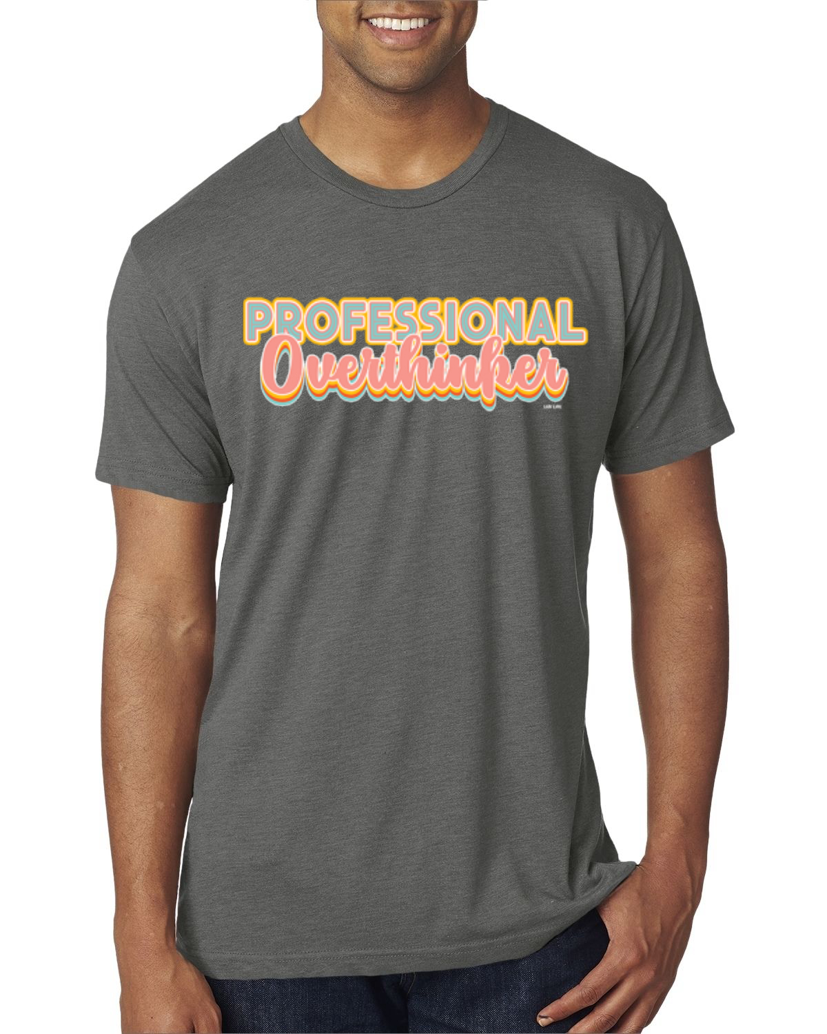 Camiseta profesional Over Thinker azul rosa amarillo letras geniales para hombre premium - Imagen 14 de 16
