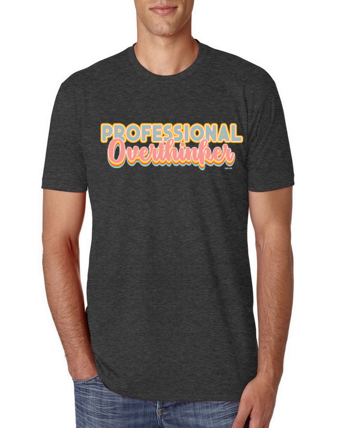 Camiseta profesional Over Thinker azul rosa amarillo letras geniales para hombre premium - Imagen 7 de 16