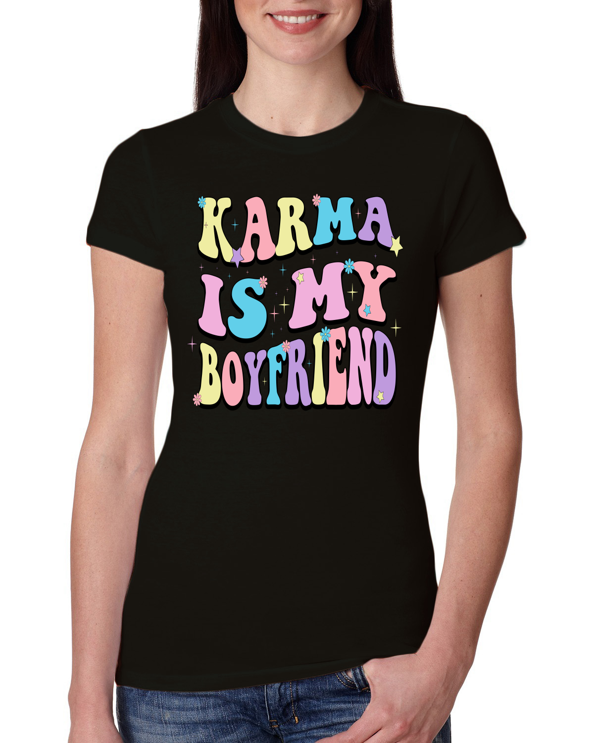 Camiseta Karma Is My Boyfriend Groovy Letters Cultura Pop para Mujer Calce Ajustado Junior - Imagen 3 de 8