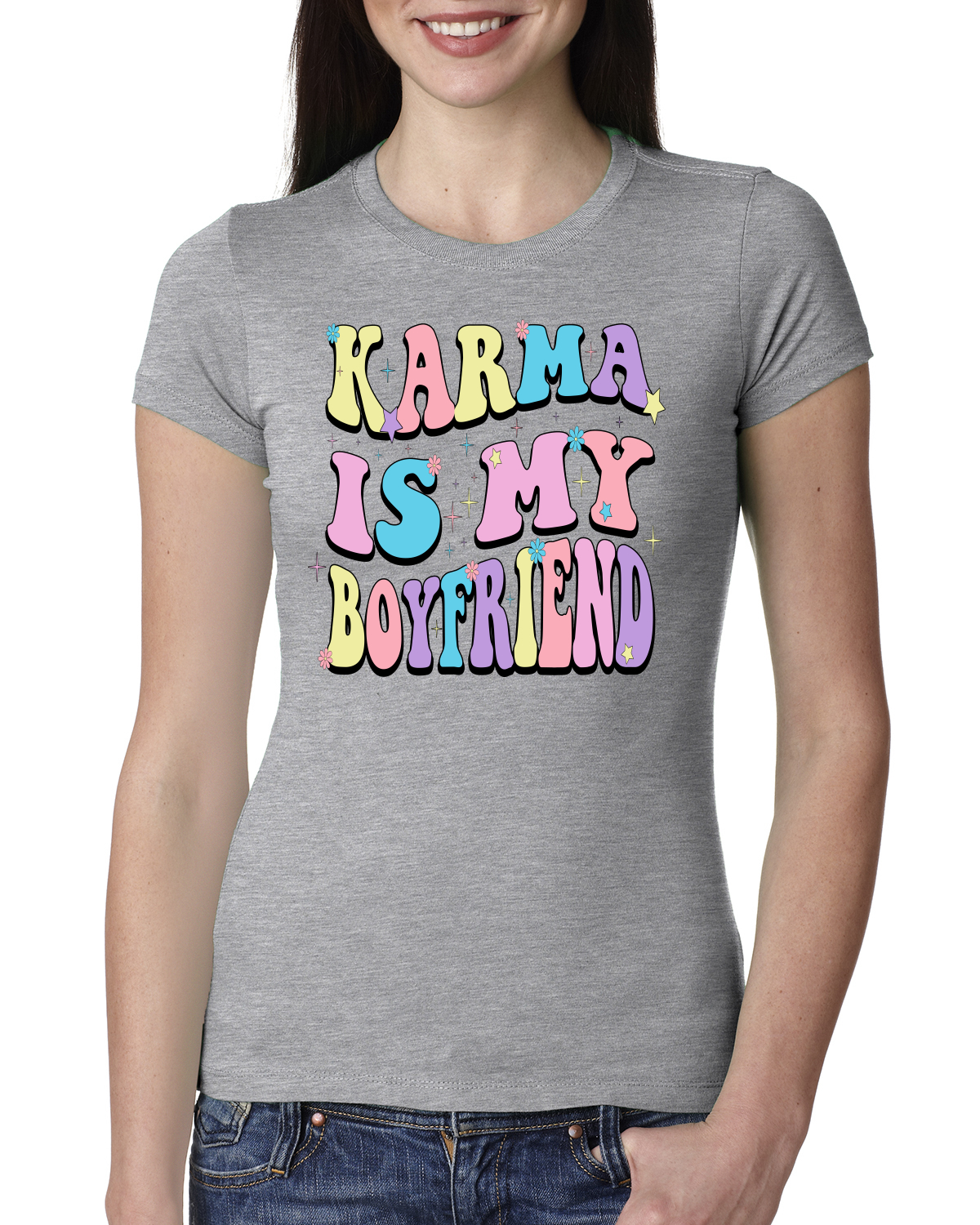 Camiseta Karma Is My Boyfriend Groovy Letters Cultura Pop para Mujer Calce Ajustado Junior - Imagen 4 de 8