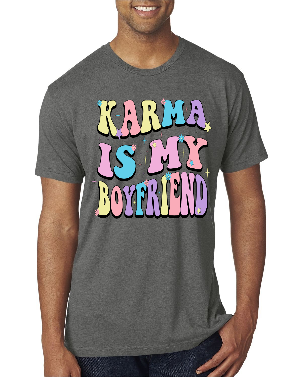 Camiseta Karma Is My Boyfriend Groovy Letters Cultura Pop para Hombre Premium Tri Mezcla - Imagen 10 de 11
