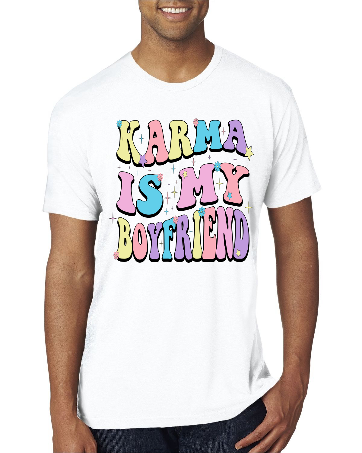 Camiseta Karma Is My Boyfriend Groovy Letters Cultura Pop para Hombre Premium Tri Mezcla - Imagen 11 de 11