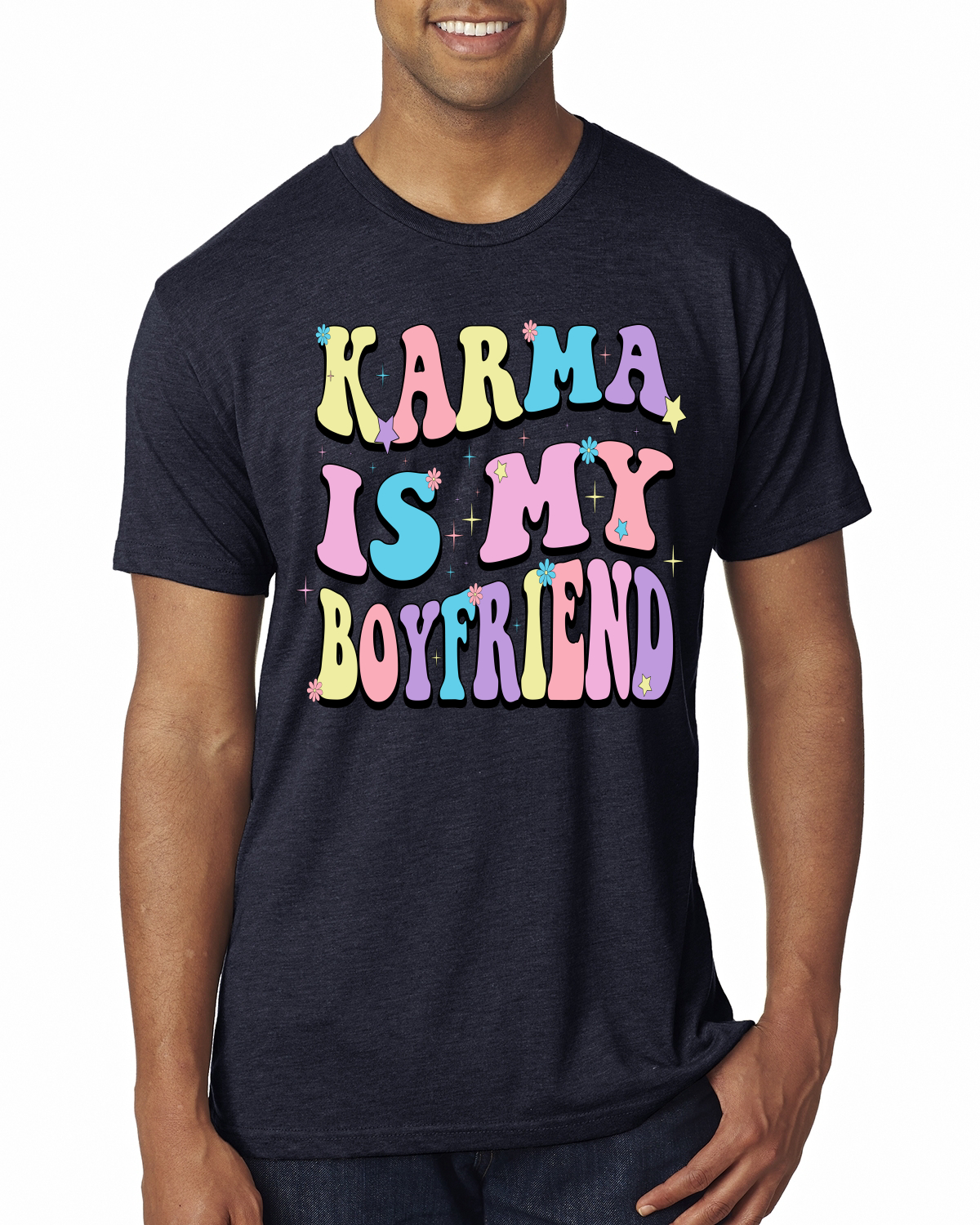 Camiseta Karma Is My Boyfriend Groovy Letters Cultura Pop para Hombre Premium Tri Mezcla - Imagen 6 de 11