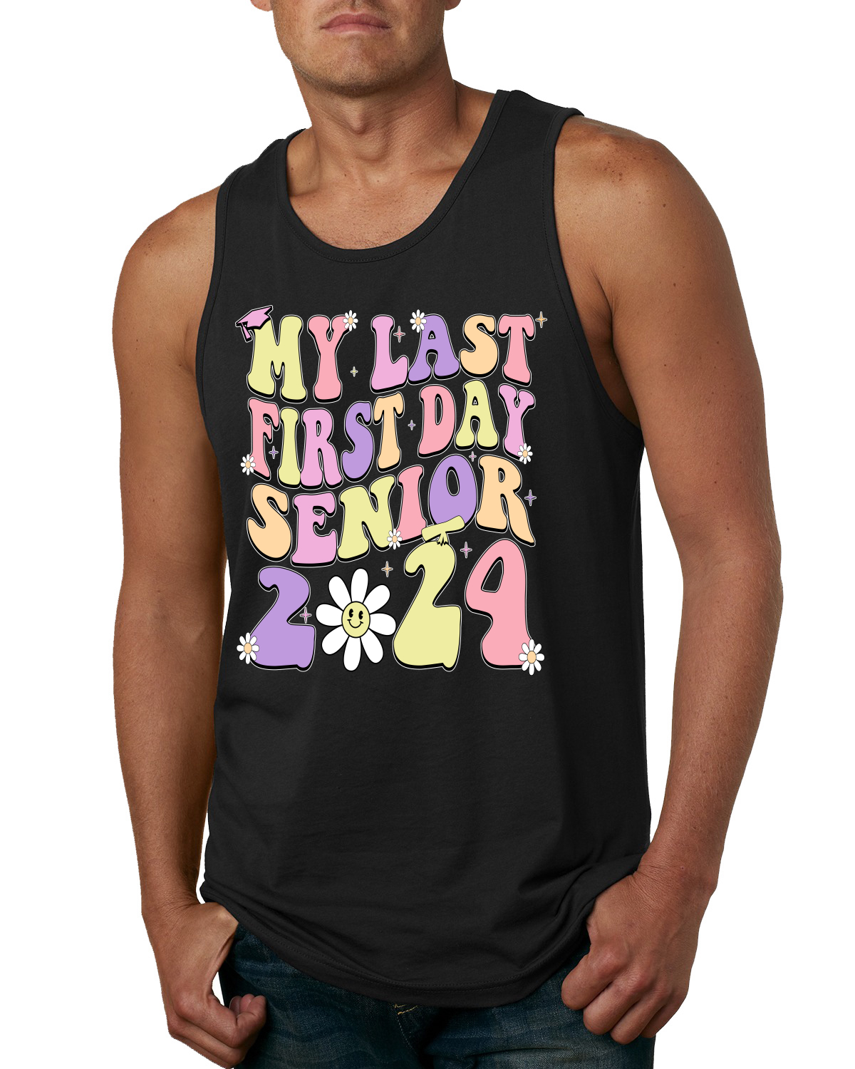 Camiseta sin mangas My Last First Day Groovy Letters Graduation Cap para hombre - Imagen 3 de 7