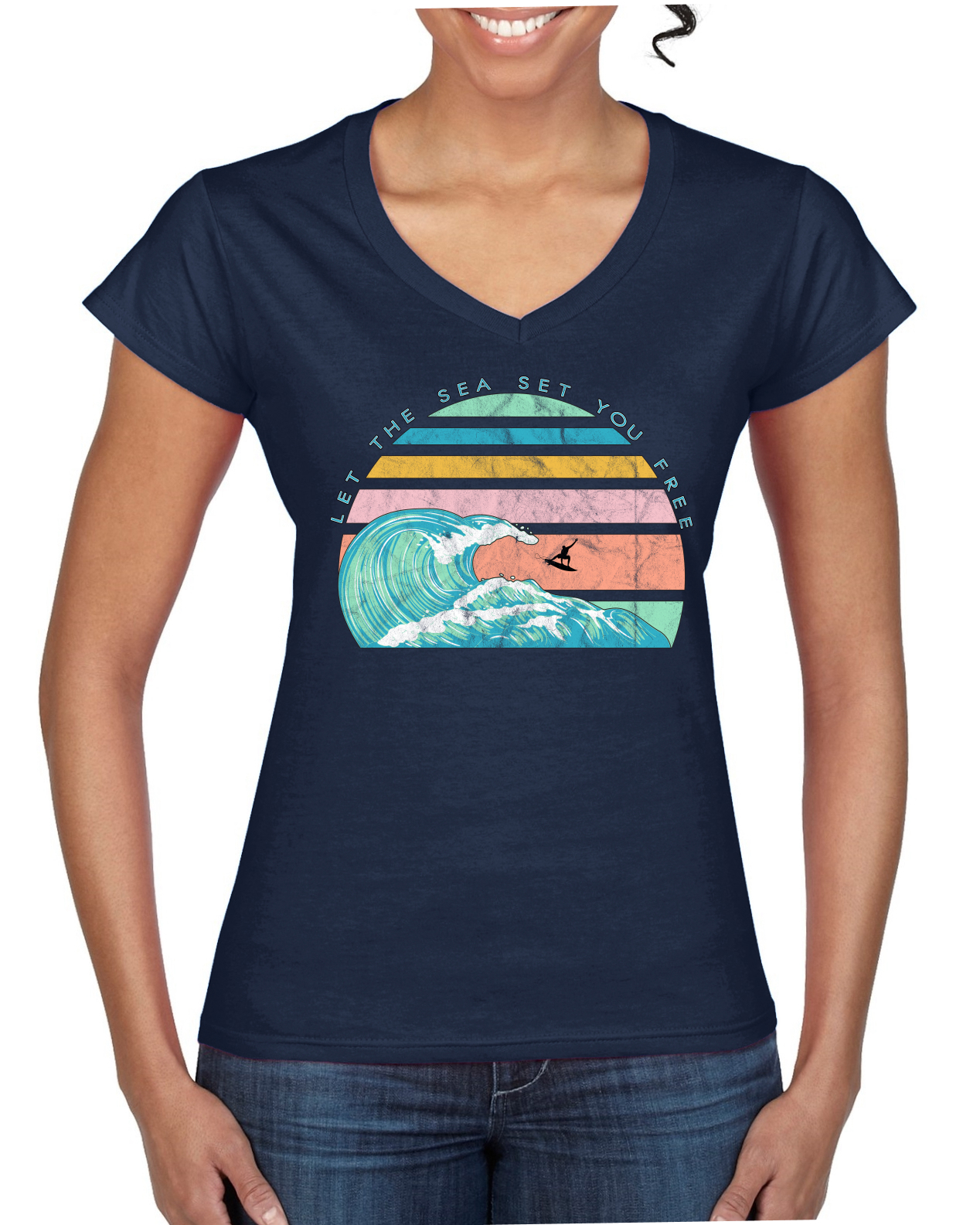 Camiseta Retro Let The Sea Set You Free Outdoor Mujer Estándar Cuello en V - Imagen 4 de 7