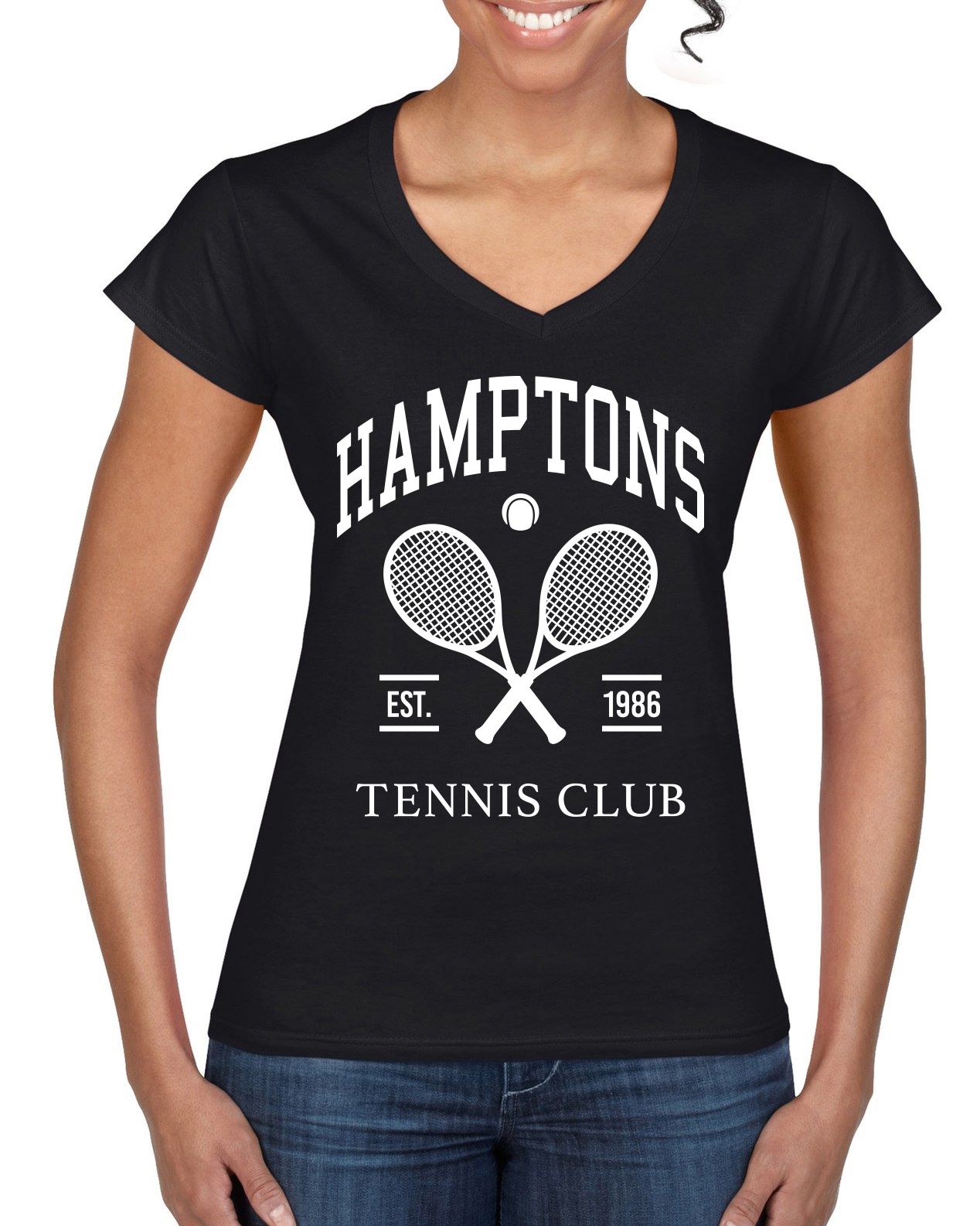 Camiseta estándar cuello en V Hamptons Tennis Club Est 1986 deportiva para mujer - Imagen 3 de 5