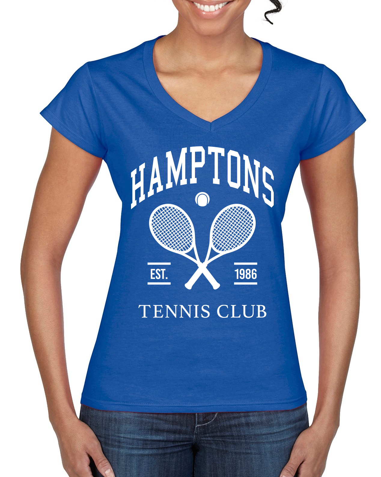 Camiseta estándar cuello en V Hamptons Tennis Club Est 1986 deportiva para mujer - Imagen 5 de 5